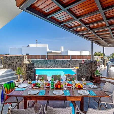 Villa Inma Calero By *